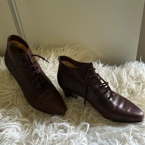 Heeled lace up Victorian ankle boot by ENZO ANGIOLINI Size 6.5